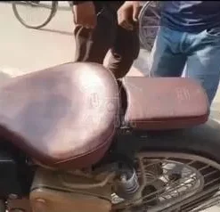 dug-dug-royal-enfield-foldable-seat-for-classic-350-3